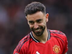 Bruno Fernandes vymenovaný za najlepšieho hráča sezóny v Premier League ako oslavujúci kapitán Man Utd Bruno Fernandes z Manchestru United