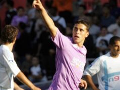Bryan Bergougnoux zomiera „po upadnutí do bezvedomia v aute“ ako pocta vzdaná futbalistovi Francúz zomrel po tom, čo údajne stratil vedomie