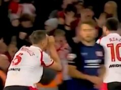 Budúci zať Roya Keana si na nových záberoch počas kontroverzného semifinálového víťazstva Southamptonu všimol zosmiešňujúceho rivala z Middlesbrough s oslavou ĎALEKOHLEDU – keďže Saints riskujú, že budú VYRADENÍ z play-off uprostred škandálu Spygate Obranca Southamptonu Taylor Harwood-Bellis zosmiešnil Aidana Morrisa z Middlesbrough oslavou ďalekohľadu... ale Saints by mohli byť vylúčení z play-off o 'Spygate 2.0'