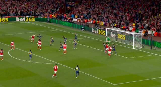 Bukayo Saka dáva Arsenalu rozhodujúci náskok pred Atleticom
