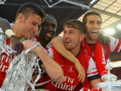 Bývalá hviezda Arsenalu v hodnote 10 miliárd libier prerušila mlčanie o tom, ako po futbale tak zbohatla Mathieu Flamini v obleku sa usmieva a pózuje so skríženými rukami