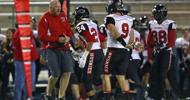 Bývalá hviezda Corona Centennial Camryn Bynum sa vracia komunite

