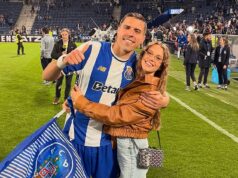Bývalá hviezda Premier League držaná na ostrí noža v Portugalsku počas lúpeže v rodinnom dome – keď votrelec utiekol so 130 000 librami v šperkoch Bývalej hviezde Premier League Janovi Bednárekovi sa údajne vyhrážal nožom votrelec, ktorý z ich domu odišiel so šperkami v hodnote 130 000 libier.