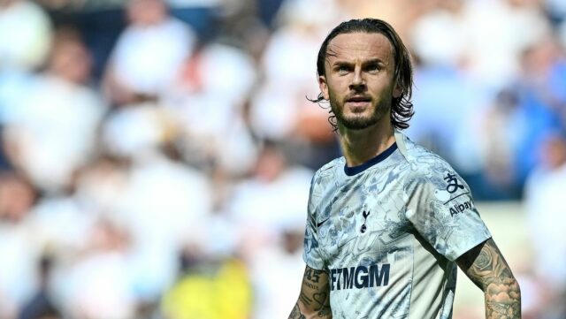 Bývalá hviezda Tottenhamu volá zamestnancov kvôli 11-ročnému problému, keďže James James Maddison pred zápasom Premier League medzi Tottenhamom Hotspur a Evertonom na štadióne Tottenhamu Hotspur.