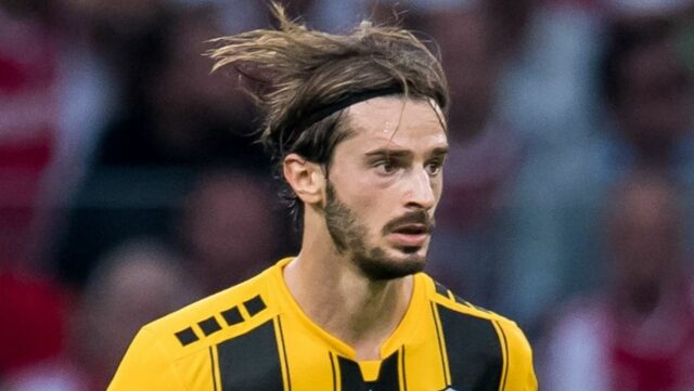 Marios Oikonomou v akcii za AEK Atény