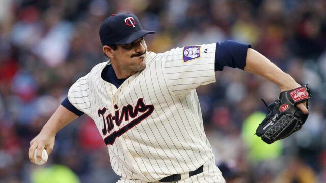 Bývalý nadhadzovač MLB Carl Pavano obvinený z cikania do šampónových fliaš bývalej manželky
