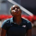 Mutua Madrid Open 2026 – 7. deň Coco Gauffová zo Spojených štátov sa zdá byť vyčerpaná po tom, čo porazila Soranu Cirsteaovú z Rumunska počas zápasu vo dvojhre žien v siedmy deň turnaja Mutua Madrid Open v La Caja Magica 26. apríla 2026 v Madride v Španielsku. Madrid Madrid Španielsko PUBLICATIONxNOTxINxFRA Copyright: xMiguelxReisx originalFilename:reis-notitle260426_npkVS.jpg