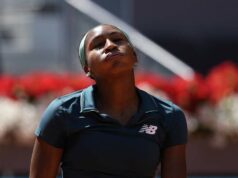 Bývalý tréner Sereny Williamsovej kritizuje Coco Gauffovú za „zlé rozhodovanie“ Mutua Madrid Open 2026 – 7. deň Coco Gauffová zo Spojených štátov sa zdá byť vyčerpaná po tom, čo porazila Soranu Cirsteaovú z Rumunska počas zápasu vo dvojhre žien v siedmy deň turnaja Mutua Madrid Open v La Caja Magica 26. apríla 2026 v Madride v Španielsku. Madrid Madrid Španielsko PUBLICATIONxNOTxINxFRA Copyright: xMiguelxReisx originalFilename:reis-notitle260426_npkVS.jpg