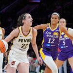Caitlin Clark zaznamenala 24 bodov a deväť asistencií, Kelsey Mitchell pridala 23 bodov a Indiana Fever zdolala v stredu večer vo WNBA Los Angeles Sparks 87:78.