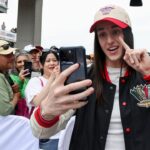 Caitlin Clark hovorí vodičom Indy 500, aby naštartovali svoje autá ako veľký maršál