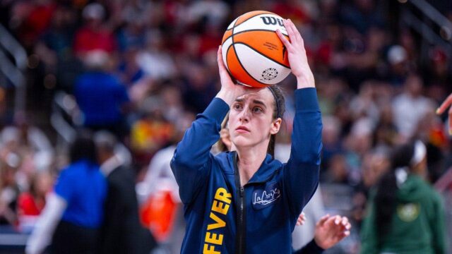 Caitlin Clark sa v piatok vracia do zostavy Fever po vynechaní jedného zápasu pre zranenie
