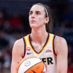 Caitlin Clarková opúšťa prípravný zápas po kolízii s obrancom Wings