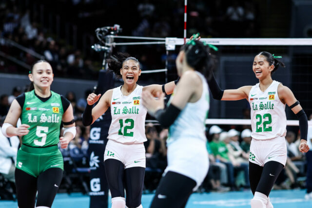 Angel Canino a La Salle Lady Spikers počas zápasu proti NU Lady Bulldogs vo finále ženského volejbalového turnaja UAAP sezóny 88. 