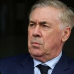 Carlo Ancelotti stojí pri Neymarovi, keď fanúšikovia Brazílie spochybňujú rozhodnutie o zranení na majstrovstvách sveta
