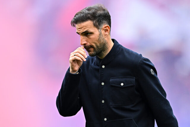 Carragher vylučuje Conteho za Chelsea a propaguje trénera Coma Fabregasa ako „horúcu novinku“

