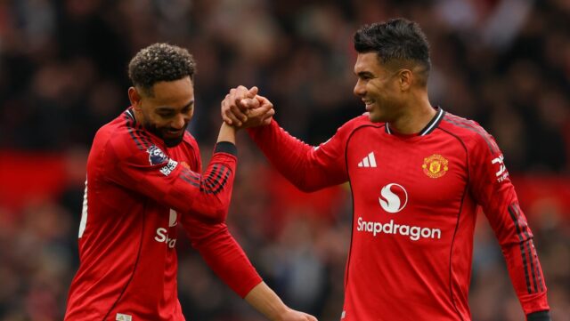 Matheus Cunha z Manchestru Utd oslavuje víťazstvo 3:2 s Casemirom