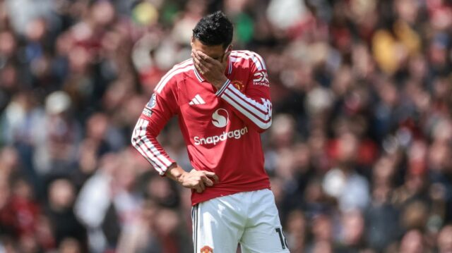 Casemiro z Manchestru United reaguje počas zápasu Premier League medzi Manchester United a Nottingham Forest na Old Trafford, Manchester, Spojené kráľovstvo, 17. mája 2026. (Foto: Mark Cosgrove/News Images/NurPhoto cez Getty Images)