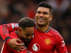 Casemiro „mohol zostať v Man Utd“ ako tímový kolega zhodil prestupovú bombu – „nikdy nevieš“ MANCHESTER, ANGLICKO - 3. MÁJ: Matheus Cunha z Manchestru Utd oslavuje víťazstvo 3:2 s Casemirom počas zápasu Premier League medzi Manchestrom United a Liverpoolom na Old Trafford 3. mája 2026 v Manchestri v Spojenom kráľovstve. (Foto: Shaun Brooks – CameraSport cez Getty Images)