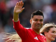 Casemirova kariéra v Man Utd sa skončila, keďže Michael Carrick rozhoduje o tíme Brightonu Casemiro sa v nedeľu rozlúčil na Old Trafford za Manchester United