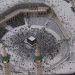 Časozber ukazuje pútnikov hadždž predvádzajúcich Tawaf v Mekke | Náboženstvo