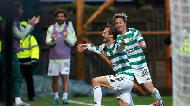 Benjamin Nygren z Celticu oslavuje