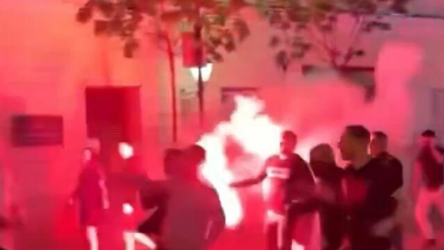 Stretávajú sa futbaloví fanúšikovia 