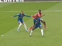 Chelsea dostáva okamžité vysvetlenie VAR za penaltu Malo Gusta a rozhodnutie o červenej karte proti Forestovi Malo Gusto dostal penaltu za poťahovanie za dres
