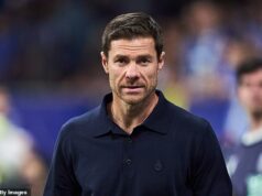 Chelsea hľadá dohodu o vymenovaní Xabiho Alonsa za nového šéfa: Blues zintenzívni snahu o bývalú hviezdu Liverpoolu, pričom päť ďalších mien – vrátane dvoch manažérov Premier League – na užšom klubovom zozname Chelsea začala skúmať dohodu o vymenovaní Xabiho Alonsa za svojho nového manažéra