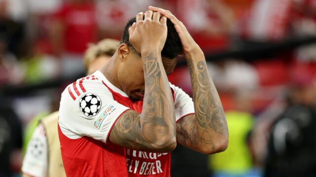 Obranca Arsenalu Gabriel minul rozhodujúcu penaltu vo finále Ligy majstrov proti PSG.