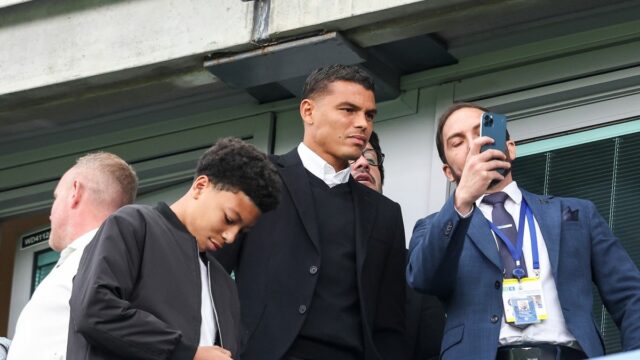 Bývalý hráč Chelsea Thiago Silva počas zápasu Premier League medzi Chelsea a Nottinghamom Forest na Stamford Bridge.