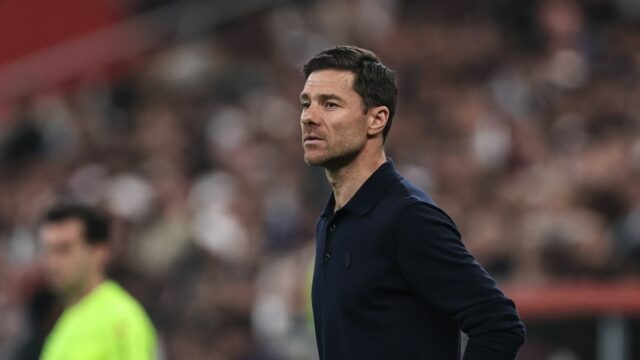 Chelsea povedala, aby podpísala dvoch voľných hráčov a dala Xabimu Xabi Alonso by sa mal 1. júla ujať vedenia Chelsea