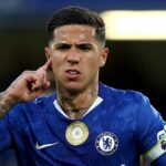 LONDÝN, ANGLICKO - 19. mája: Enzo Fernandez z Chelsea oslavuje strelenie prvého gólu svojho tímu počas zápasu Premier League medzi Chelsea a Tottenhamom Hotspur na Stamford Bridge 19. mája 2026 v Londýne v Anglicku. (Foto Chris Lee - Chelsea FC/Chelsea FC cez Getty Images)