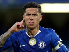 Chelsea požaduje rekordnú prestupovú čiastku Enza Fernandeza uprostred záujmu Realu Madrid LONDÝN, ANGLICKO - 19. mája: Enzo Fernandez z Chelsea oslavuje strelenie prvého gólu svojho tímu počas zápasu Premier League medzi Chelsea a Tottenhamom Hotspur na Stamford Bridge 19. mája 2026 v Londýne v Anglicku. (Foto Chris Lee - Chelsea FC/Chelsea FC cez Getty Images)