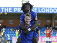 Chelsea wonderkid by mohla ušetriť BlueCo milióny, no nový manažér bude mať jeden obrovský problém Jesse Derry z Chelsea oslavuje strelenie svojho tretieho gólu so Shumairou Mheukou z Chelsea počas zápasu Premier League 2 medzi Chelsea U21 a Reading U21 v Kingsmeadow 8. novembra 2025 v Kingstone upon Thames, Anglicko.