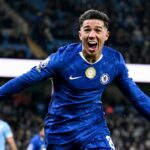 Enzo Fernandez z Chelsea oslavuje strelenie prvého gólu svojho tímu počas zápasu Premier League medzi Manchestrom City a Chelsea na Etihad Stadium 4. januára 2026 v Manchestri v Anglicku.