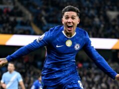 Chelsea získala kvalifikačné zvýšenie Ligy majstrov, ako je vysvetlené permutáciami Premier League Enzo Fernandez z Chelsea oslavuje strelenie prvého gólu svojho tímu počas zápasu Premier League medzi Manchestrom City a Chelsea na Etihad Stadium 4. januára 2026 v Manchestri v Anglicku.