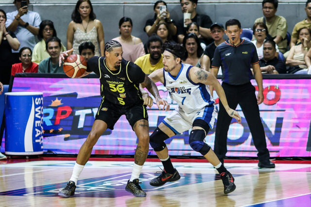 Chris McCullough z TNT Tropang 5G počas zápasu proti Meralco Bolts v semifinále PBA Commissioner's Cup 2026 Game 4.