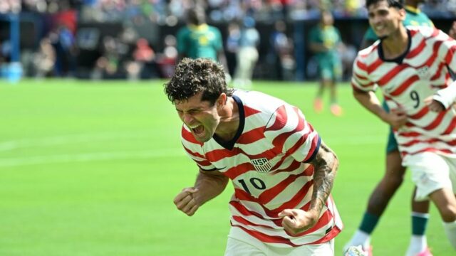 31. mája 2026; Charlotte, Severná Karolína, USA; Americký útočník Christian Pulisic (10) reaguje na gól v prvom polčase na Bank of America Stadium. Povinný kredit: Bob Donnan-Imagn Images