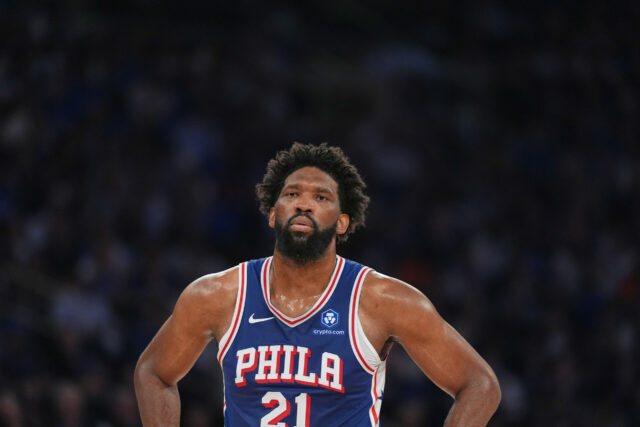— Philadelphia 76ers predviedli dobrý boj bez Joela Embiida, aj keď mohli využiť svojho hráča v strede, keď v stredu večer bojovali o gól v posledných minútach zápasu 2 v play-off NBA.