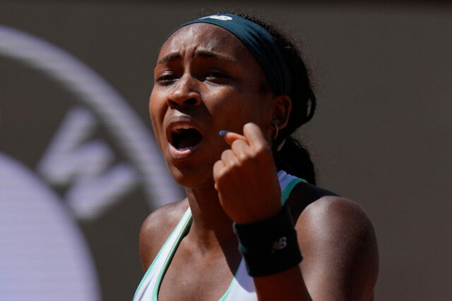 Coco Gauff zachránila mečbal v druhom sete víťazstvom 5-7, 7-5, 6-2 nad amerikou Ivou Jovicovou a dostala sa do štvrťfinále Italian Open.