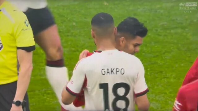 Cody Gakpo bol videný, ako si na plný úväzok pýta Casemirovo tričko.