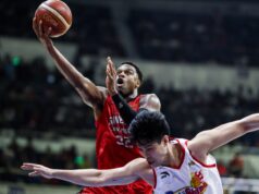 Cone zostáva ostražitý ako zbraň Gin Kings v hre Clincher vs Painters Justin Brownlee (s loptou) a Ginebra dúfajú, že si v sobotu zarezervujú svoj lístok na finále.