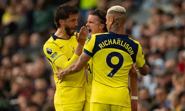 Conor Gallagher podáva najlepší výkon Spurs, keď Tottenham rozoberá Aston Villu
