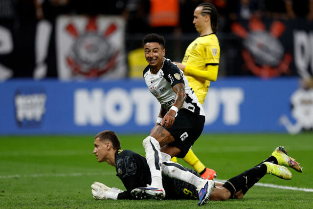 📹 Corinthians porazili Peñarol, zostali dokonalí a blízko na poslednom 16. mieste

