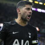 Cristian Romero počas zápasu Tottenhamu Hotspur