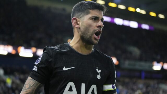 Cristian Romero sa otočil po tom, čo rozhneval fanúšikov Tottenhamu Cristian Romero počas zápasu Tottenhamu Hotspur
