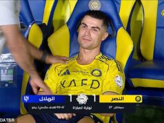 Cristiano Ronaldo odišiel rozrušený po bizarnom odložení vlastného gólu z 98. minúty na oslave titulu Al-Nassra, zatiaľ čo snúbenica a rodina sledujú: Hviezda, 41, trčí na lavičke, zatiaľ čo čakanie na prvú veľkú poctu v Saudskej Arábii pokračuje Cristiano Ronaldo bol rozrušený po tom, čo Al-Nassr v utorok v 98. minúte vyrovnal