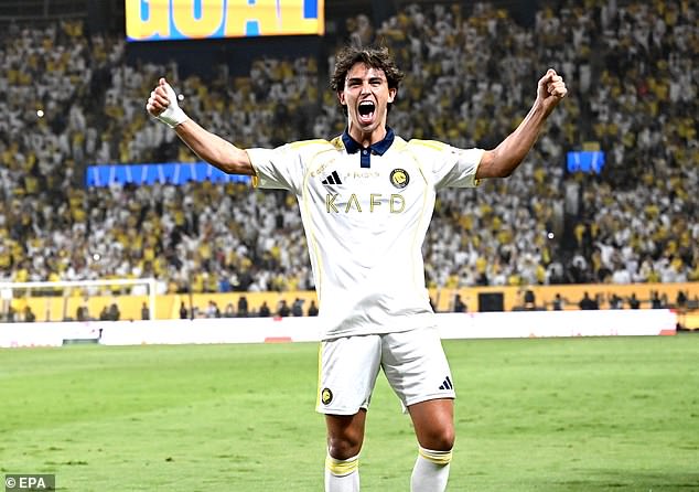 Cristiano Ronaldo sa stal hráčom sezóny Saudskej profesionálnej ligy napriek Joao Felix bol vyhlásený za najlepšieho hráča sezóny Saudskej Pro League po 33 góloch v 33 zápasoch - pred svojim klubovým spoluhráčom Cristianom Ronaldom
