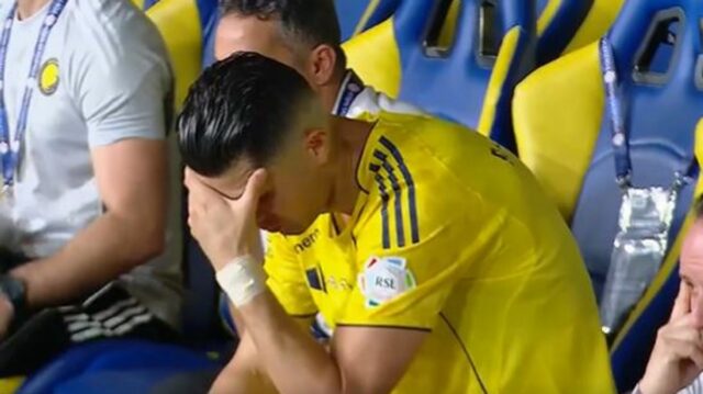 Cristiano Ronaldo reaguje počas zápasu Al-Nassr