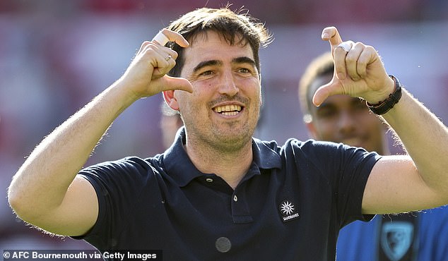 Crystal Palace preskúma možnosť nového manažéra, pričom sa očakáva, že Očakáva sa, že Andoni Iraola prevezme vedenie v Liverpoole po prepustení Arneho Slotu